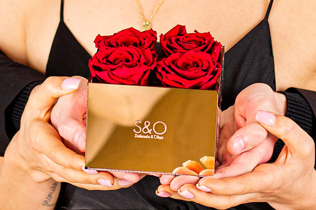 Forever roses προσωποποιημένα με ονόματα και φωτογραφία- παντοτινά τριαντάφυλλα