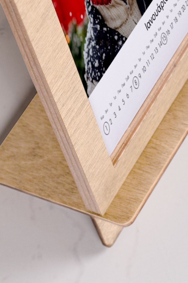 wooden-calendar-plexi-frame-e-white-0004