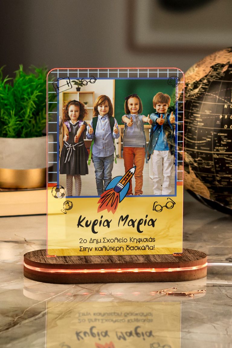 teacher-lamps-frame-red-happy-kids