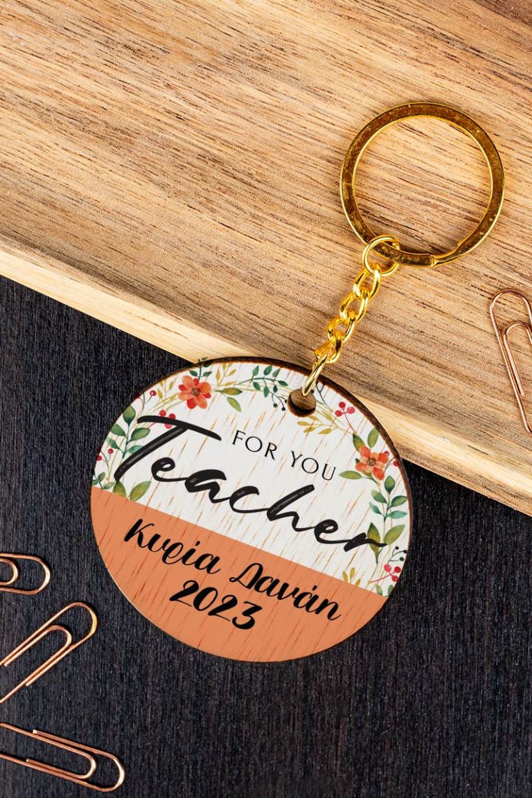 teachers-keychains-wooden-circle-d-for-teacher