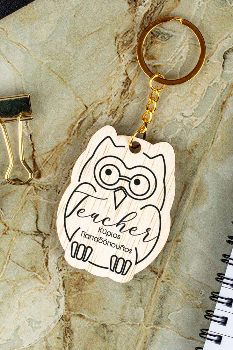 teachers-keychains-wooden-owl-a-clever-owl