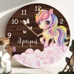 Παιδικό Ρολόι Τοίχου με Premium Λαμπάδα και Σχέδιο Μονόκερος Πεταλούδες