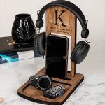 man-dock-station-white-marble-headset-a-dad