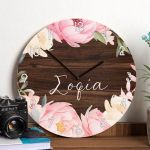 Ρολόι Τοίχου Ξύλινο με Όνομα και Σχέδιο Σύνθεση λουλουδιών