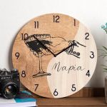 Ρολόι Τοίχου Ξύλινο με Όνομα και Σχέδιο Χρόνος για κοκτέιλ