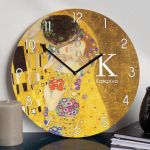 Ρολόι Τοίχου Ξύλινο με Όνομα και Σχέδιο Το Φιλί