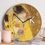 Ρολόι Τοίχου Ξύλινο με Όνομα και Σχέδιο Το Φιλί