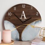 Ρολόι Τοίχου Ξύλινο με Όνομα και Σχέδιο Πέτρα Και Χρυσός