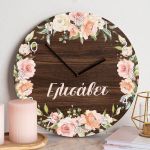 Ρολόι Τοίχου Ξύλινο με Όνομα και Σχέδιο Ανθοδέσμη