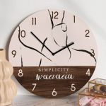 Ρολόι Τοίχου Ξύλινο με Όνομα και Σχέδιο Αφηρημένη Απλότητα