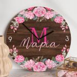 Ρολόι Τοίχου Ξύλινο με Όνομα και Σχέδιο Τριανταφυλλένιο μπουκέτο