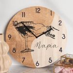 Ρολόι Τοίχου Ξύλινο με Όνομα και Σχέδιο Χρόνος για κοκτέιλ