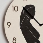 Ρολόι Τοίχου Ξύλινο με Όνομα και Σχέδιο Γυναικεία Φιγούρα