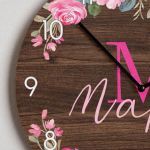 Ρολόι Τοίχου Ξύλινο με Όνομα και Σχέδιο Τριανταφυλλένιο μπουκέτο