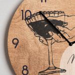 Ρολόι Τοίχου Ξύλινο με Όνομα και Σχέδιο Χρόνος για κοκτέιλ