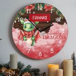 Χριστουγεννιάτικο Ρολόι Τοίχου Ξύλινο με Όνομα και Σχέδιο Δράκος