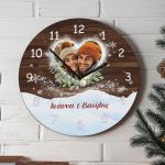 Χριστουγεννιάτικο Ρολόι Τοίχου Ξύλινο με Όνομα και Σχέδιο Καρδιά