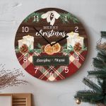 Χριστουγεννιάτικο Ρολόι Τοίχου Ξύλινο με Όνομα και Σχέδιο Ατμοσφαιρα