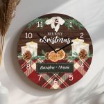 Χριστουγεννιάτικο Ρολόι Τοίχου Ξύλινο με Όνομα και Σχέδιο Ατμοσφαιρα