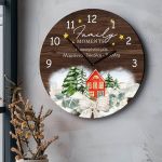 Χριστουγεννιάτικο Ρολόι Τοίχου Ξύλινο με Όνομα και Σχέδιο Χιόνι