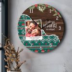 Χριστουγεννιάτικο Ρολόι Τοίχου Ξύλινο με Όνομα και Σχέδιο Μπαμπάς