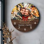Χριστουγεννιάτικο Ρολόι Τοίχου Ξύλινο με Όνομα και Σχέδιο Αναμνήσεις
