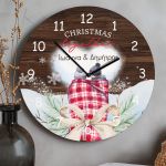 Χριστουγεννιάτικο Ρολόι Τοίχου Ξύλινο με Όνομα και Σχέδιο Μαζί