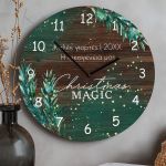 Χριστουγεννιάτικο Ρολόι Τοίχου Ξύλινο με Όνομα και Σχέδιο Μαγεία
