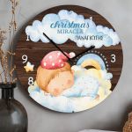 Χριστουγεννιάτικο Ρολόι Τοίχου Ξύλινο με Όνομα και Σχέδιο Θαύμα