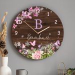 Χριστουγεννιάτικο Ρολόι Τοίχου Ξύλινο με Όνομα και Σχέδιο Κήπος