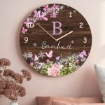 Χριστουγεννιάτικο Ρολόι Τοίχου Ξύλινο με Όνομα και Σχέδιο Κήπος