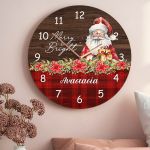 Χριστουγεννιάτικο Ρολόι Τοίχου Ξύλινο με Όνομα και Σχέδιο Δώρα