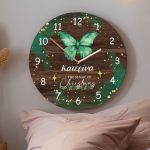 Χριστουγεννιάτικο Ρολόι Τοίχου Ξύλινο με Όνομα και Σχέδιο Fly