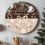 Χριστουγεννιάτικο Ρολόι Τοίχου Ξύλινο με Όνομα και Σχέδιο Πάγος