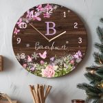 Χριστουγεννιάτικο Ρολόι Τοίχου Ξύλινο με Όνομα και Σχέδιο Κήπος