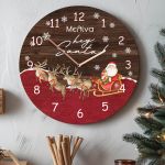 Χριστουγεννιάτικο Ρολόι Τοίχου Ξύλινο με Όνομα και Σχέδιο Ελάφια