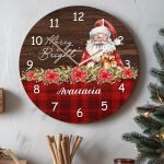 Χριστουγεννιάτικο Ρολόι Τοίχου Ξύλινο με Όνομα και Σχέδιο Δώρα