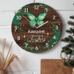 Χριστουγεννιάτικο Ρολόι Τοίχου Ξύλινο με Όνομα και Σχέδιο Fly