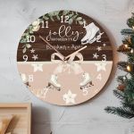 Χριστουγεννιάτικο Ρολόι Τοίχου Ξύλινο με Όνομα και Σχέδιο Πάγος