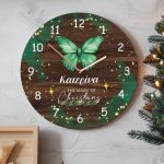Χριστουγεννιάτικο Ρολόι Τοίχου Ξύλινο με Όνομα και Σχέδιο Fly