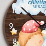 Χριστουγεννιάτικο Ρολόι Τοίχου Ξύλινο με Όνομα και Σχέδιο Θαύμα