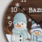 Χριστουγεννιάτικο Ρολόι Τοίχου Ξύλινο με Όνομα και Σχέδιο Lovely