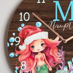 Χριστουγεννιάτικο Ρολόι Τοίχου Ξύλινο με Όνομα και Σχέδιο Γοργόνα