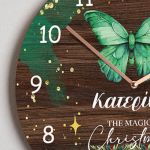 Χριστουγεννιάτικο Ρολόι Τοίχου Ξύλινο με Όνομα και Σχέδιο Fly