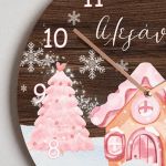 Χριστουγεννιάτικο Ρολόι Τοίχου Ξύλινο με Όνομα και Σχέδιο Μπισκότο