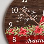Χριστουγεννιάτικο Ρολόι Τοίχου Ξύλινο με Όνομα και Σχέδιο Δώρα