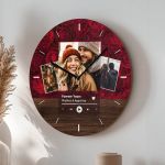 Ρολόι Ξύλινο Τοίχου με Ονόματα και Τίτλο Τραγουδιού για Ζευγάρια