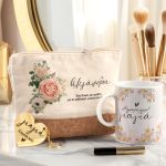 Σετ 3 Δώρα για τη Γιαγιά - Εκρού Νεσεσέρ, Κούπα & Μπρελόκ