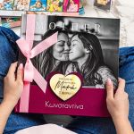 Σετ 2 Δώρα για Μαμάδες, Photobook με Φωτογραφίες & Λουλούδι