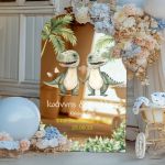 Ταμπέλα Καλωσορίσματος Βάπτισης με Σχέδιο Μικροί Δεινόσαυροι